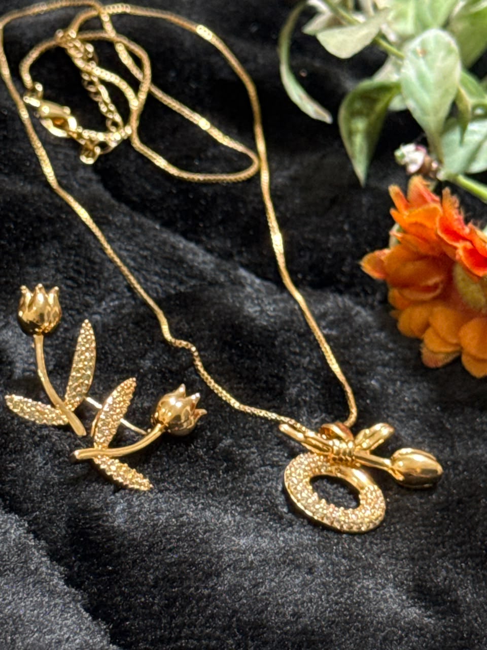 Tulip Jewelry Set - Necklace and Earrings