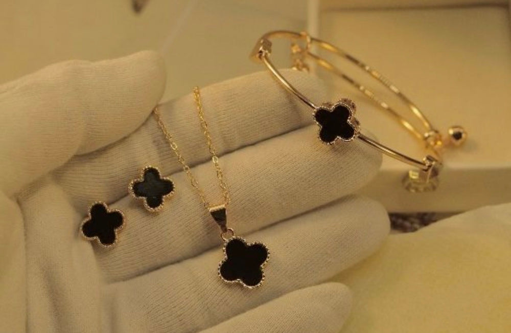 Luxury  Four Leaf Clover Jewelry Set Black Onyx Clover Necklace, Earrings & Bangle