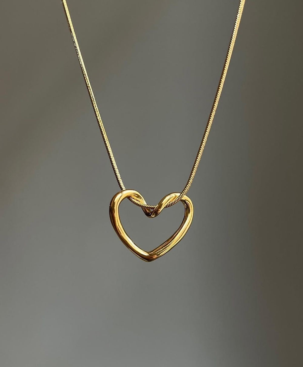 Minimalist Open-Heart Pendant Necklace - Golden