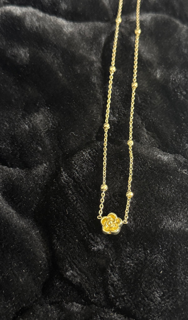 Flower pendant with beaded chain - Golden